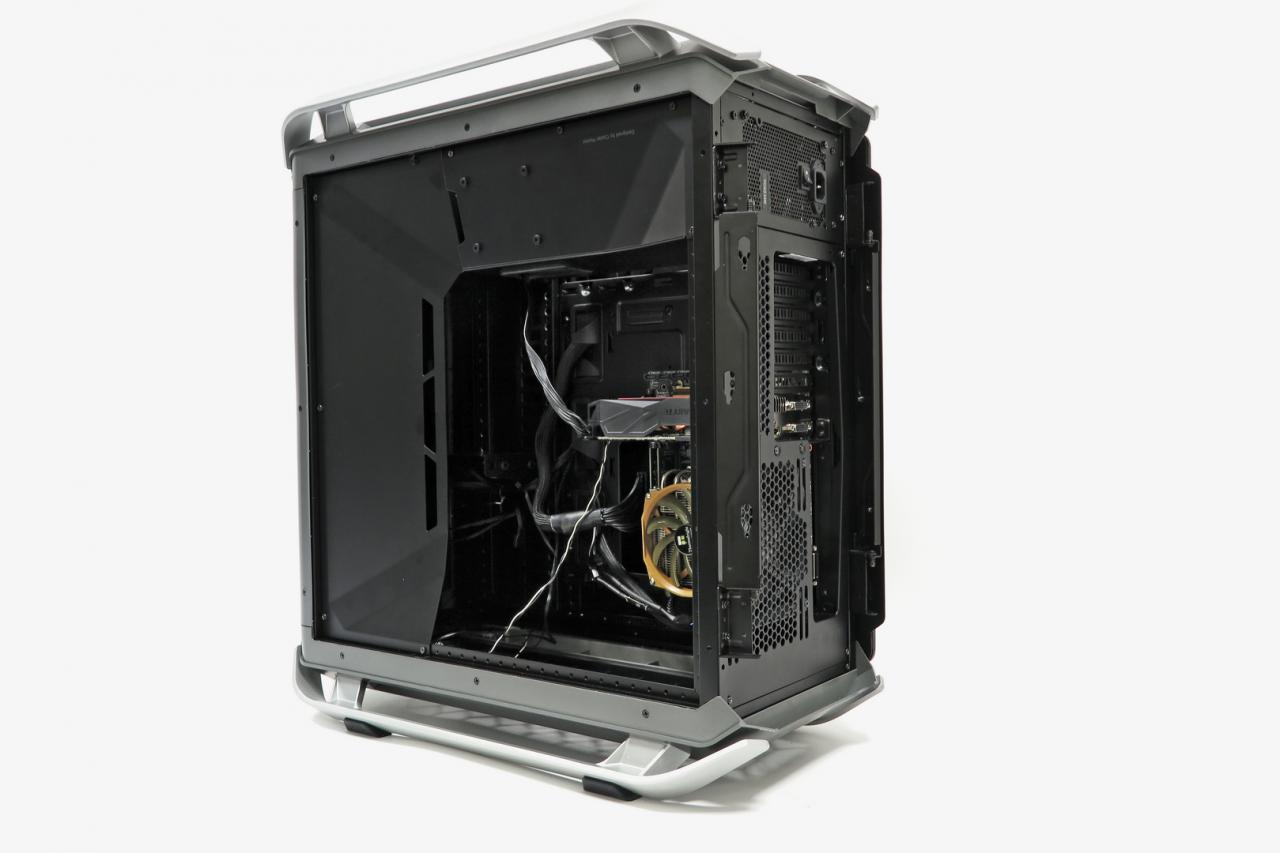 [16/01/2018] Cooler Master&nbsp;Cosmos C700P: Platine um 180 Grad gedreht - Seitenansicht