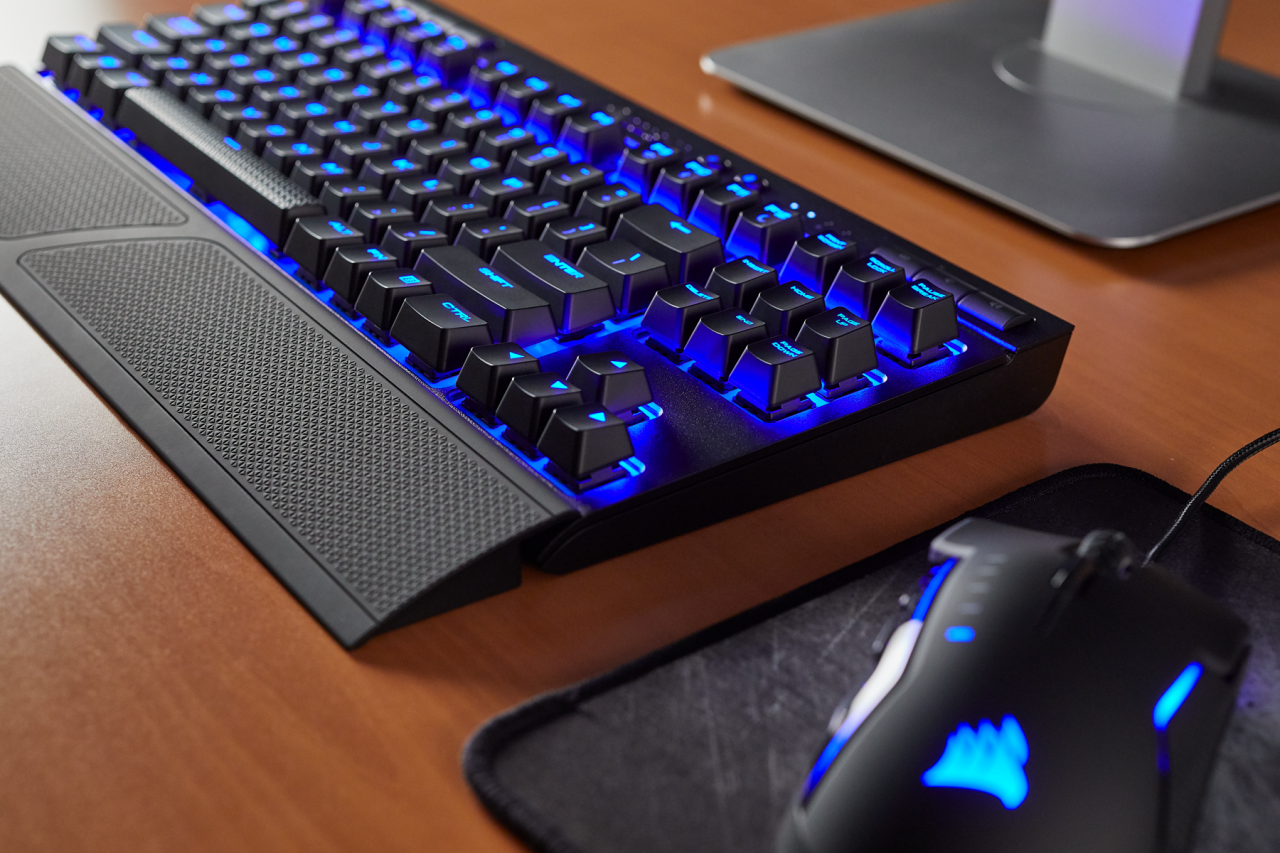 [09/01/2018] K63 Wireless NA Lifestyle 03 Glaive