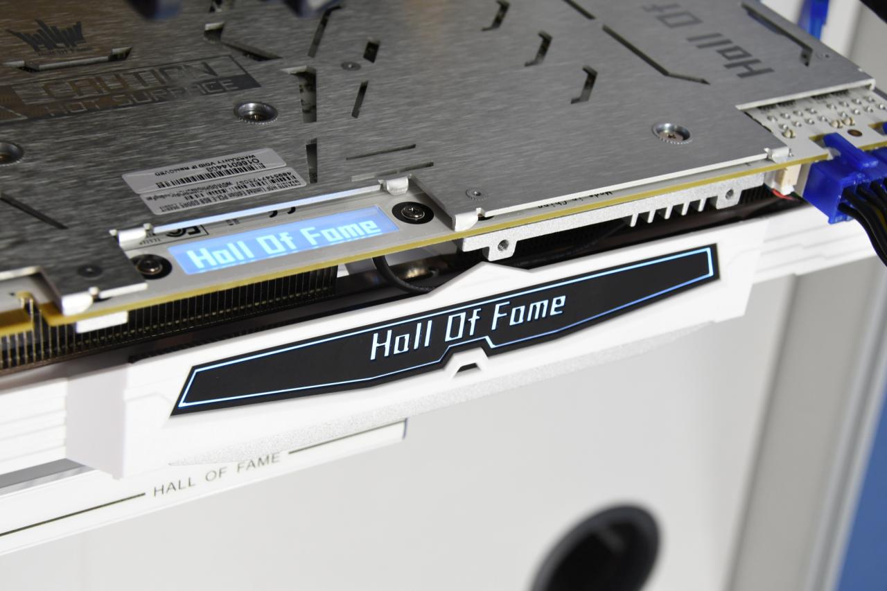 [10/01/2018] KFA2 Geforce GTX 1070 Ti HOF: Weißes Custom-Design mit zwei 8-Pin-Stromsteckern (14)