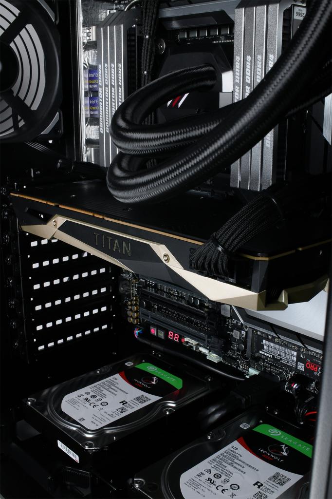 [16/02/2018] Mifcom Blackbox Pro mit i9-7900X und Titan V im Test: Wie schlägt sich die 3.100-Euro-Grafikkarte? (2)