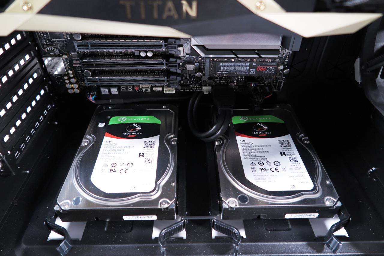 [15/02/2018] Mifcom Blackbox Pro mit i9-7900X und Titan V im Test: Wie schlägt sich die 3.000-Dollar-Grafikkarte? (8)