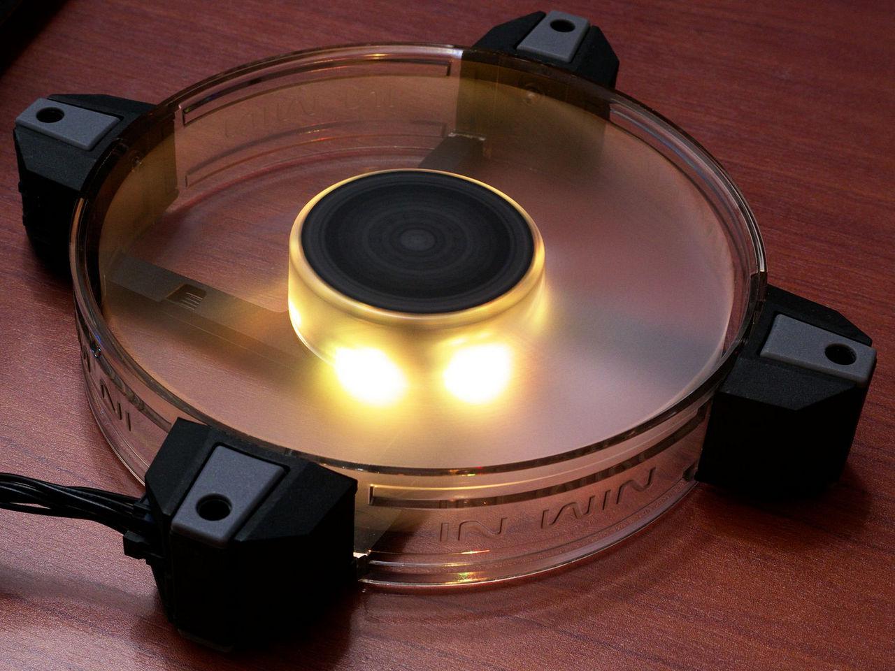 [28/02/2018] In Win Polaris RGB (16)