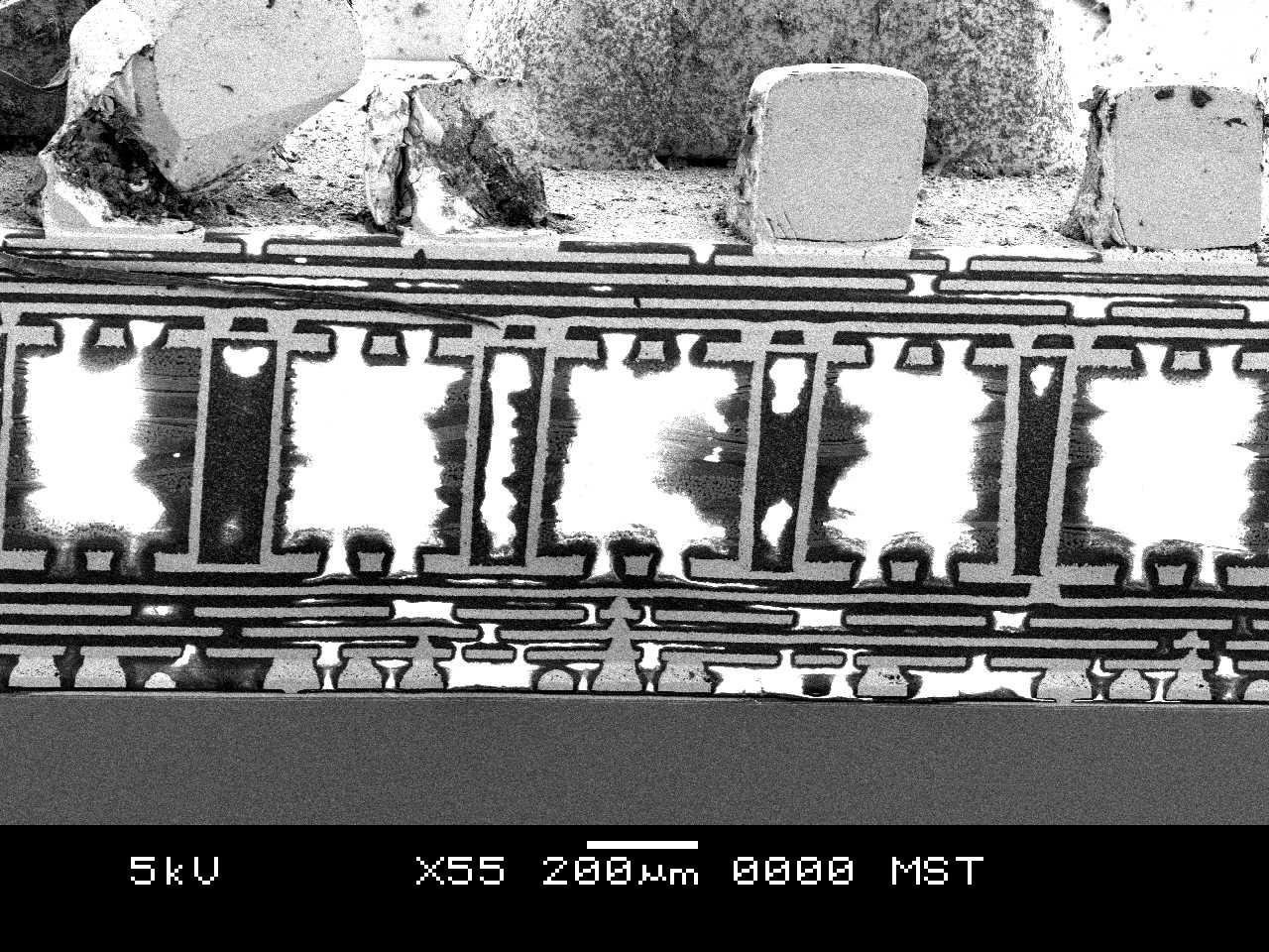[26/03/2018] Intel Coffee Lake-S: der8auer zeigt Rasterelektronenmikroskopbilder eines Core i7-8700K (4)