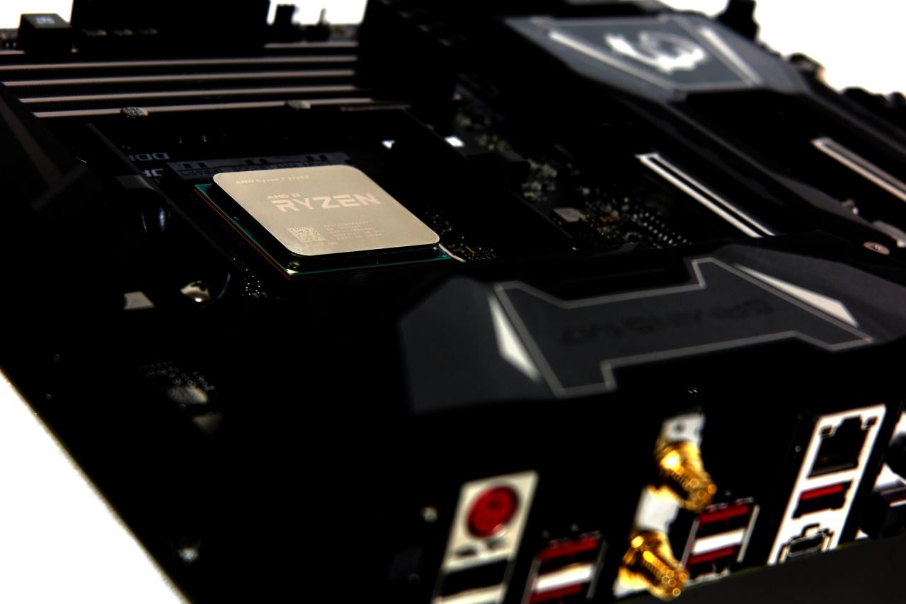 [13/04/2018] AMD Pinnacle Ridge: Offizielle Spezifikationen der Ryzen-2000-CPUs, Test-Kit-Unboxing und Vorbestellungen (11)