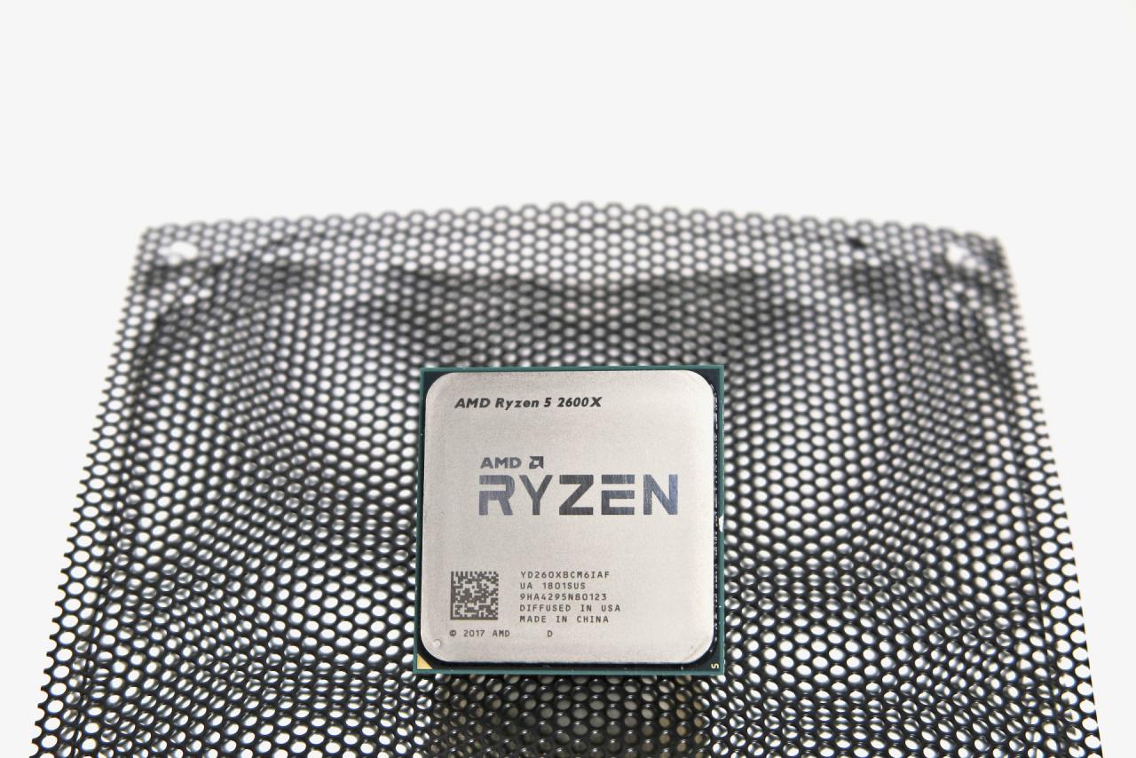 [13/04/2018] AMD Pinnacle Ridge: Offizielle Spezifikationen der Ryzen-2000-CPUs, Test-Kit-Unboxing und Vorbestellungen (14)