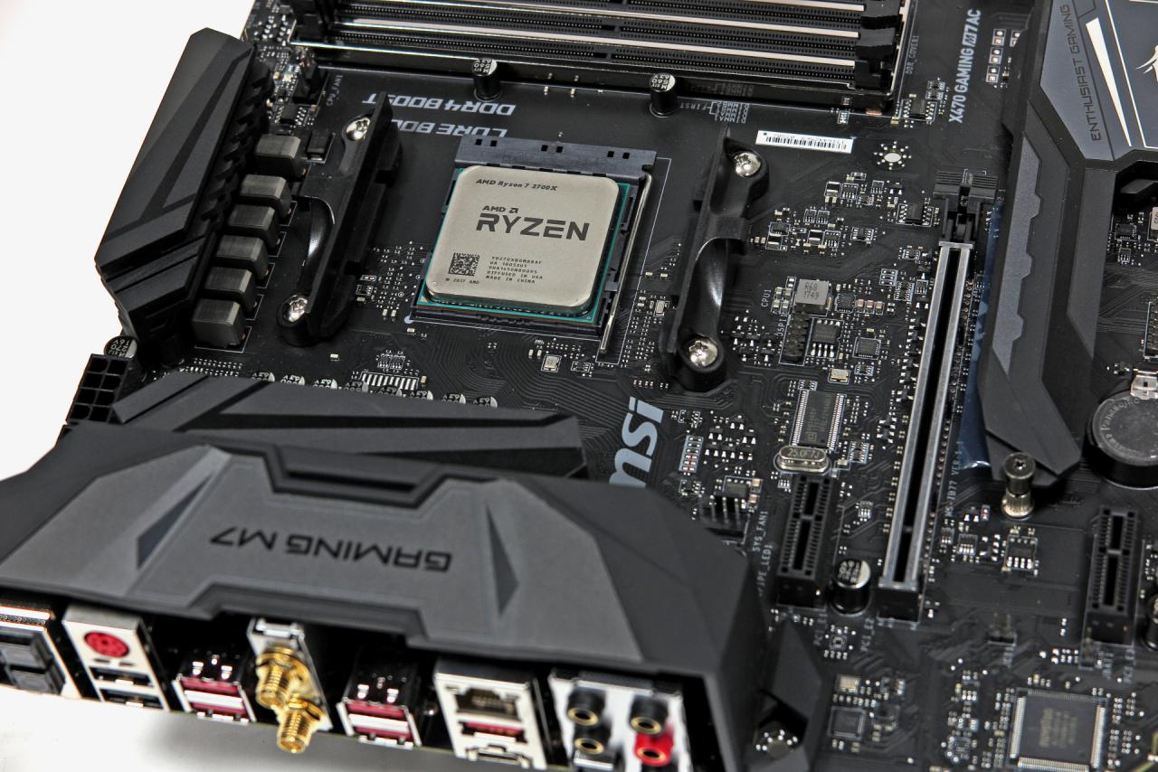 [13/04/2018] AMD Pinnacle Ridge: Offizielle Spezifikationen der Ryzen-2000-CPUs, Test-Kit-Unboxing und Vorbestellungen (6)