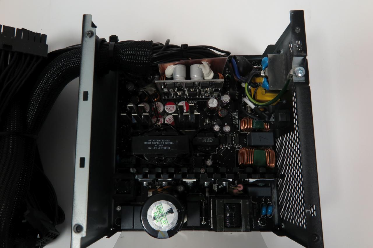 [04/04/2018] Goldduell: Antec vs Bitfenix in der 750 Watt-Klasse: Das Innere des Bitfenix Formula