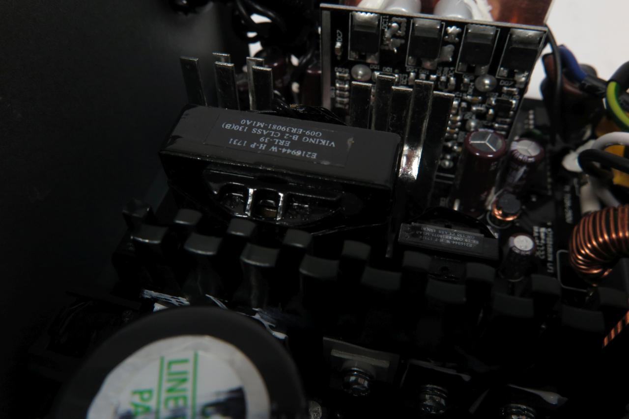 [04/04/2018] Goldduell: Antec vs Bitfenix in der 750 Watt-Klasse:&nbsp;Das Innere des Bitfenix Formula