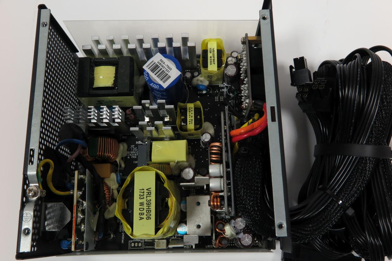 [04/04/2018] Goldduell: Antec vs Bitfenix in der 750 Watt-Klasse: Das Antec Earthwatts Gold Pro von Innen