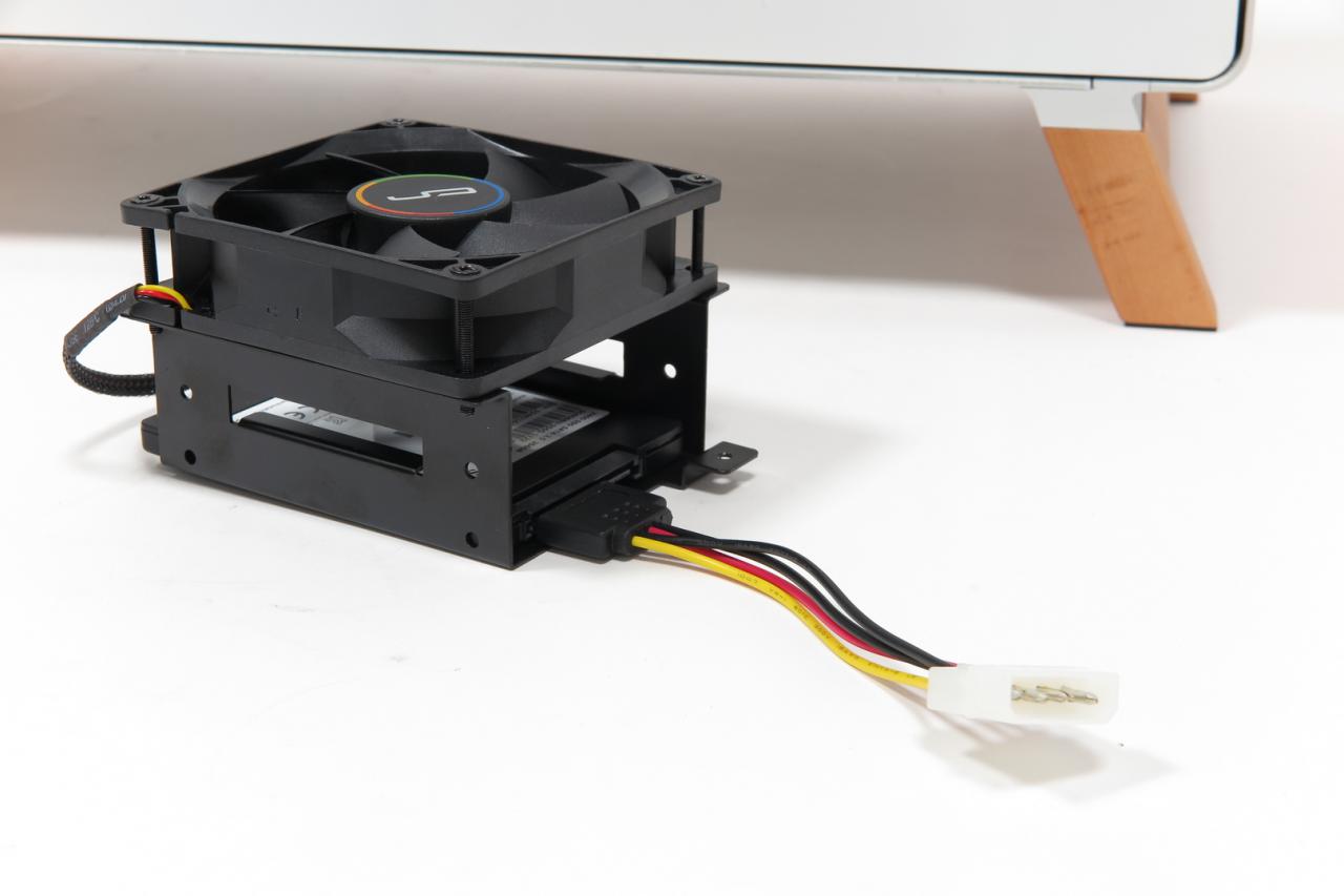 [16/04/2018] Cryorig Taku: Designer-Desktop-Gehäuse mit Holzfüßen im Praxistest (17)