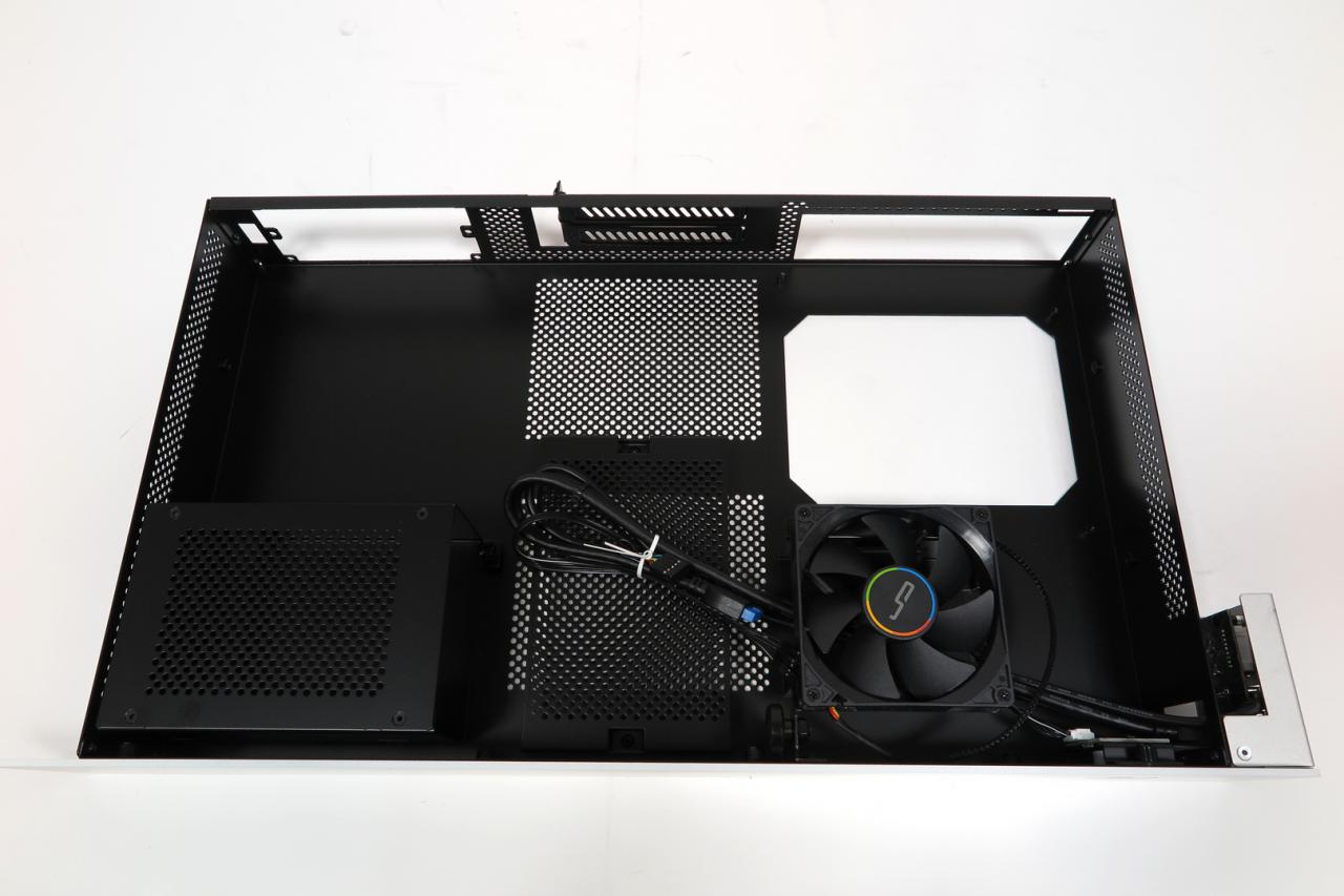 Cryorig Taku: Designer-Desktop-Gehäuse mit Holzfüßen im Praxistest (19)