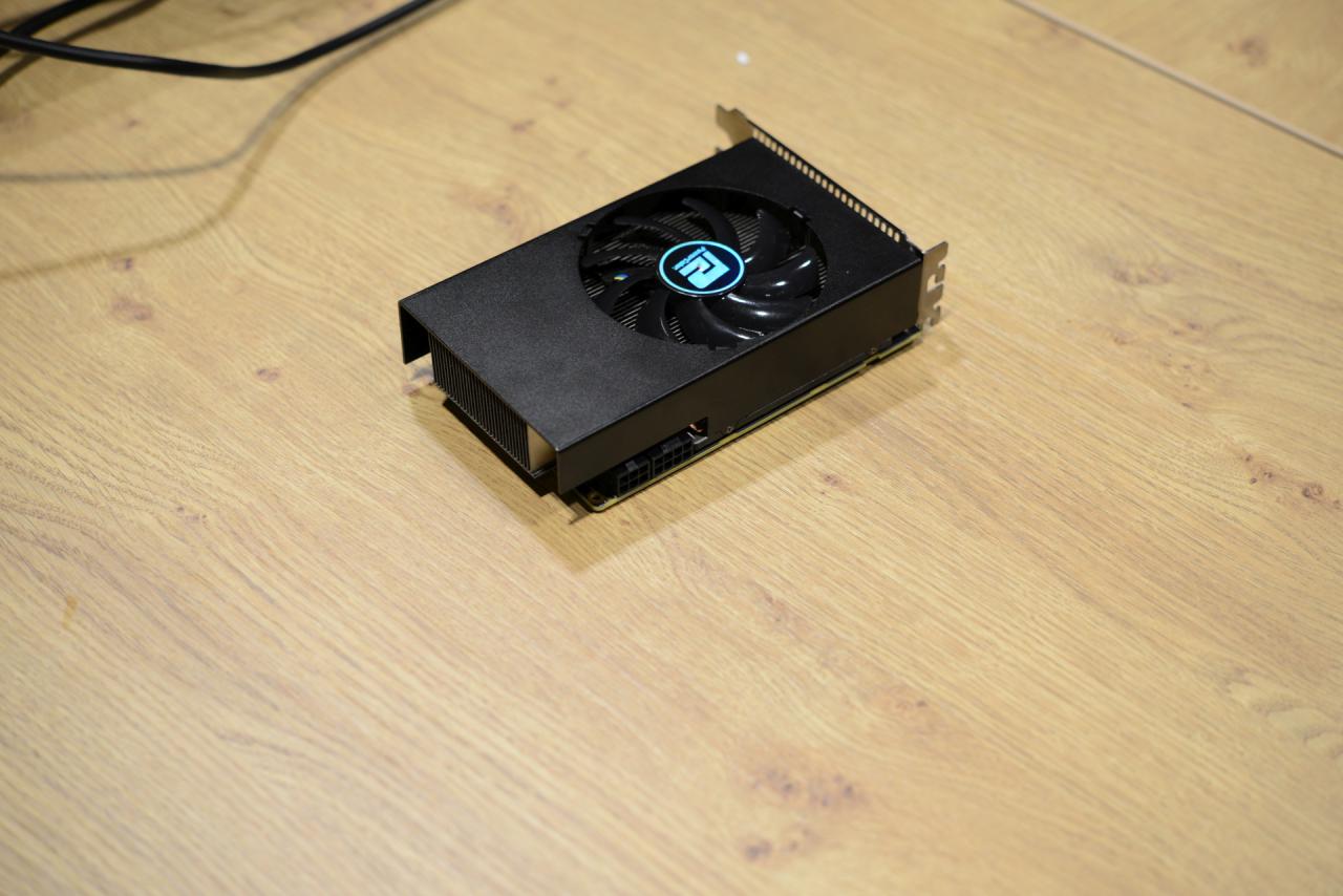 [18/04/2018] Powercolor Radeon RX Vega 56 Nano Edition: Mini-Grafikkarte kommt zur Computex (3)