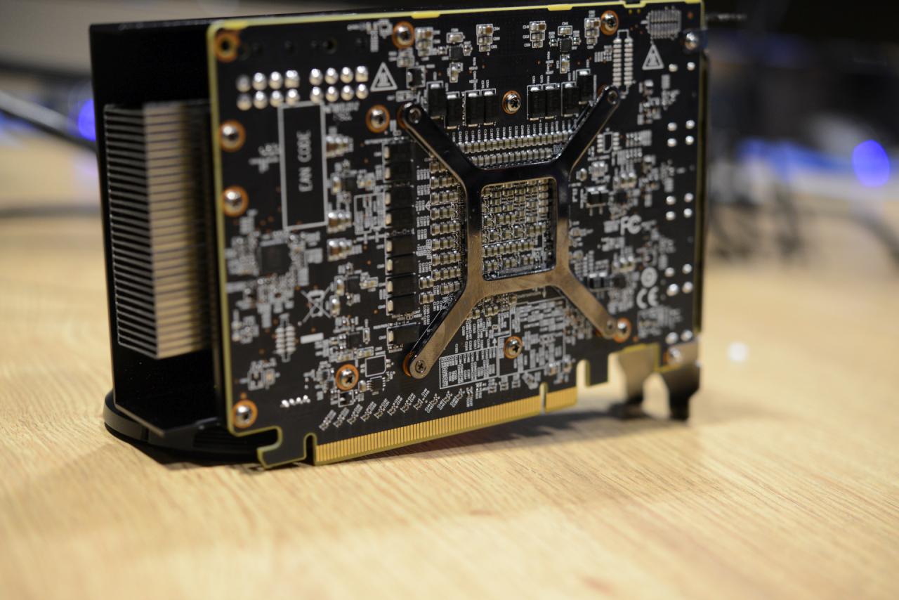[18/04/2018] Powercolor Radeon RX Vega 56 Nano Edition: Mini-Grafikkarte kommt zur Computex (2)