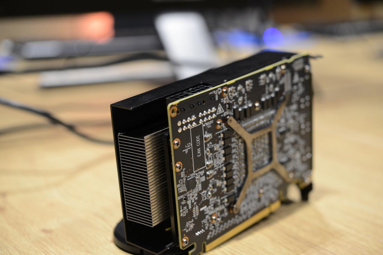 [18/04/2018] Powercolor Radeon RX Vega 56 Nano Edition: Mini-Grafikkarte kommt zur Computex (5)
