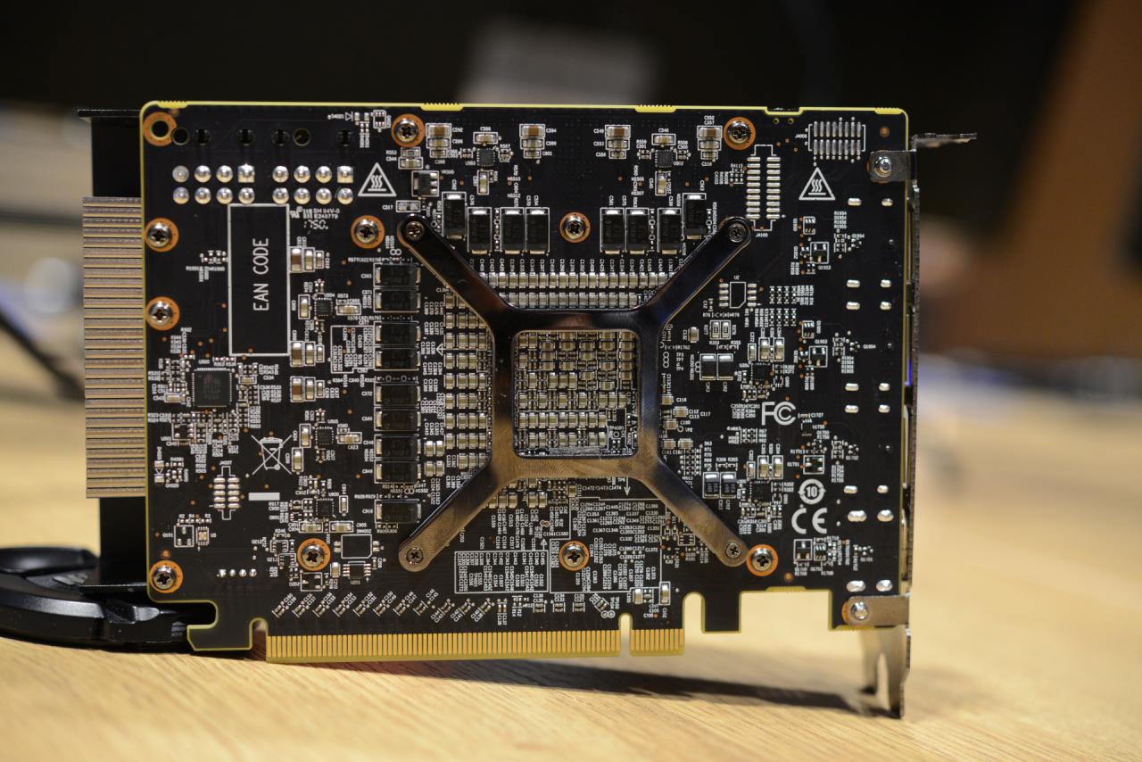 [18/04/2018] Powercolor Radeon RX Vega 56 Nano Edition: Mini-Grafikkarte kommt zur Computex (1)