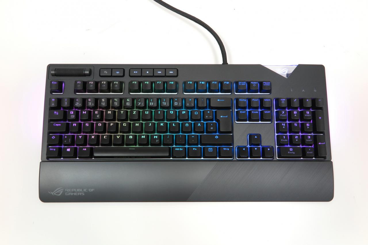[18/05/2018] Asus ROG Strix Flare: Knallbunter Lichtspieler mit personalisierbarem Leucht-Logo im Test (2)