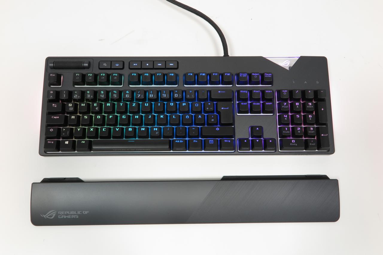 [18/05/2018] Asus ROG Strix Flare: Knallbunter Lichtspieler mit personalisierbarem Leucht-Logo im Test (3)