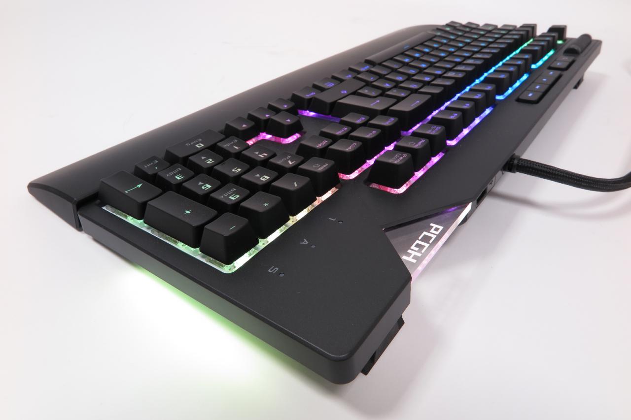 Asus ROG Strix Flare: Knallbunter Lichtspieler mit personalisierbarem Leucht-Logo im Test (6)