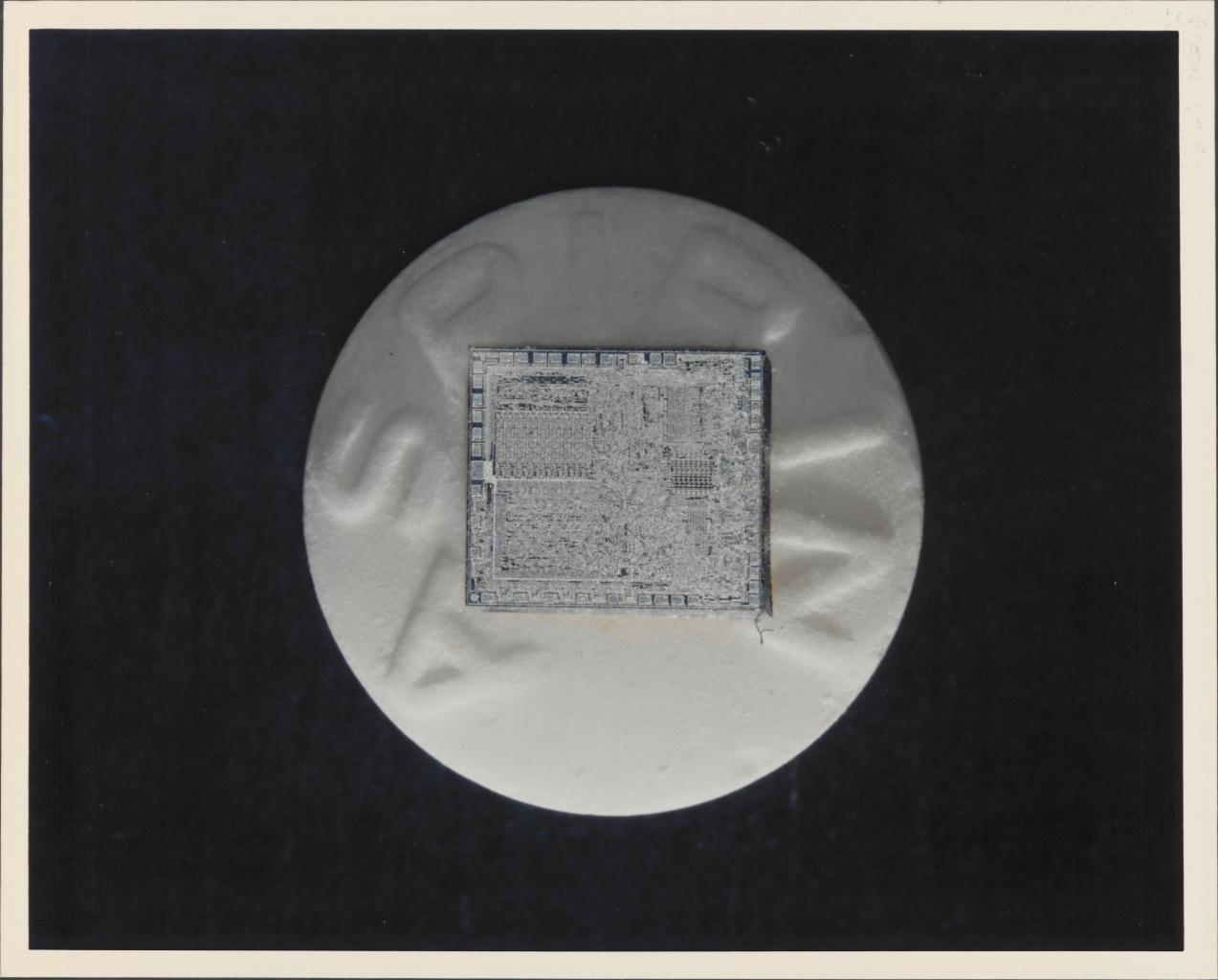 [25/05/2018] Ein Intel 8080 auf einer Aspirin-Pille