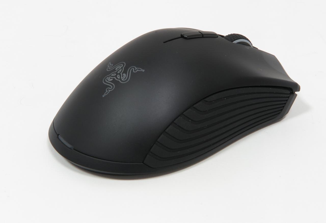 [24/05/2018] Razer Mamba und Firefly Hyperflux: Razers drahtlose Maus mit bunt beleuchtetem Induktionslade-Pad im Test (6)