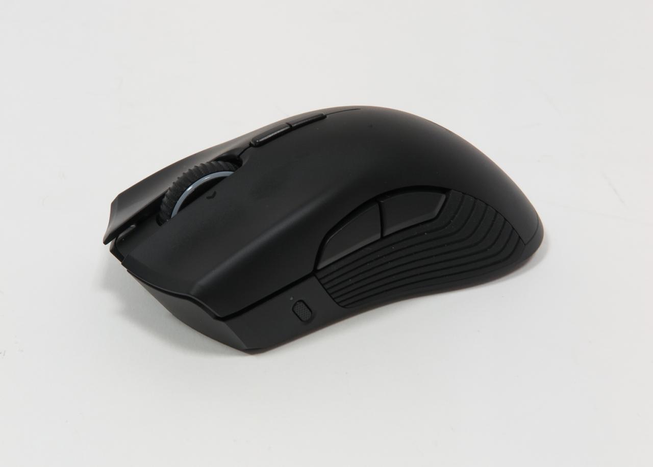 [24/05/2018] Razer Mamba und Firefly Hyperflux: Razers drahtlose Maus mit bunt beleuchtetem Induktionslade-Pad im Test (9)