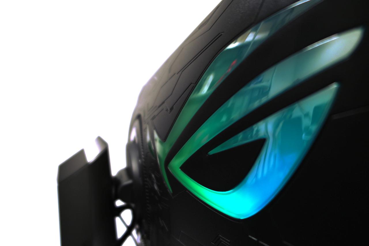 [16/06/2018] Asus ROG Swift PG27UQ: Das Logo auf der Rückseite