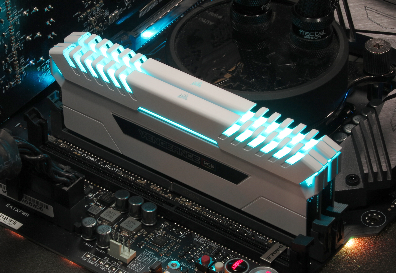 [04/06/2018] Corsair Vengeance RGB CMR16GX4M2C3600C18W