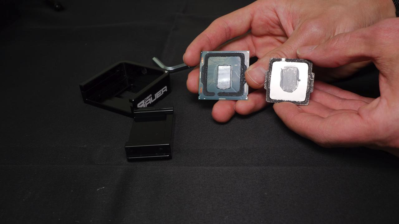 [07/06/2018] Der Core i7-8086K ist nicht verlötet.