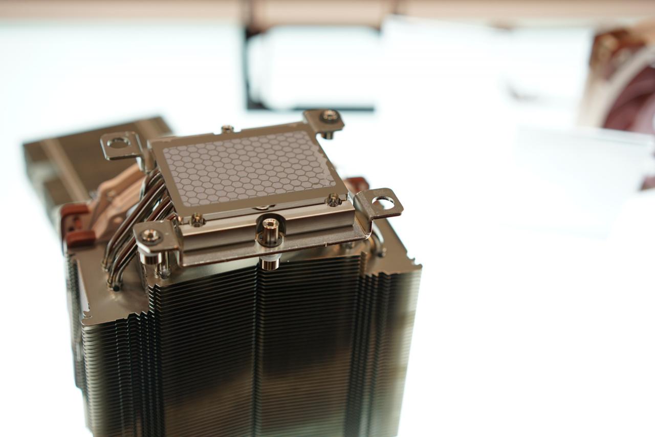 [10/06/2018] Noctua: LGA-3647-Kühler (1)