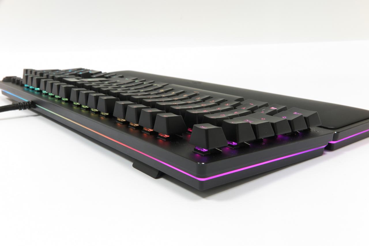 Razer Huntsman Elite: Razers neues Tastaturflaggschiff mit optisch-mechanischen Schaltern im Test (13)