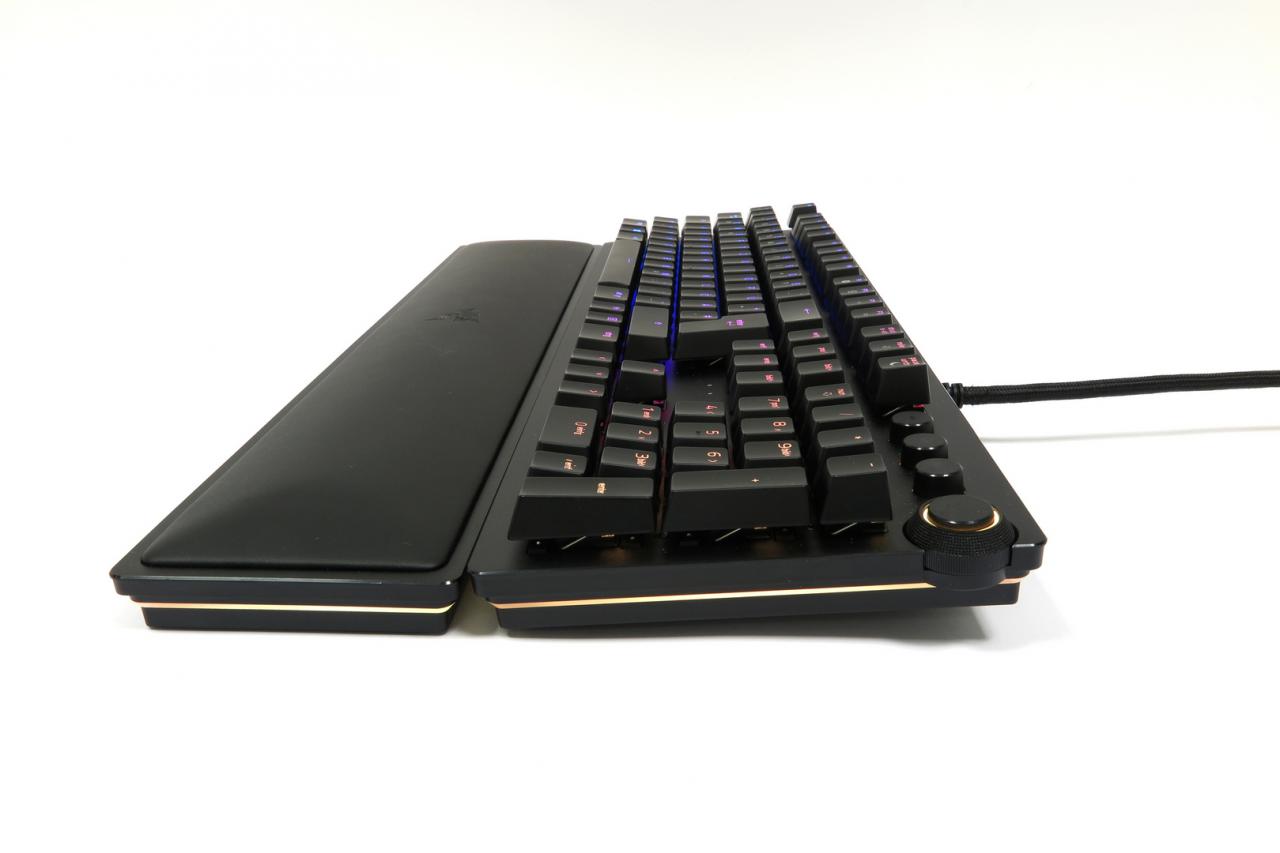 [27/06/2018] Razer Huntsman Elite: Razers neues Tastaturflaggschiff mit optisch-mechanischen Schaltern im Test&nbsp;(8)
