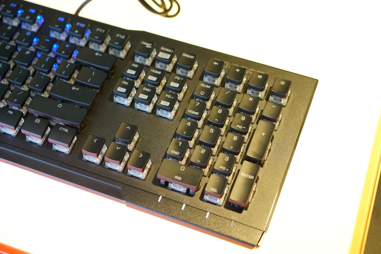 [08/06/2018] Roccat Vulcan Aimo: High-End-Tastaturen mit hauseigenen Schaltern ab 130 Euro (9)