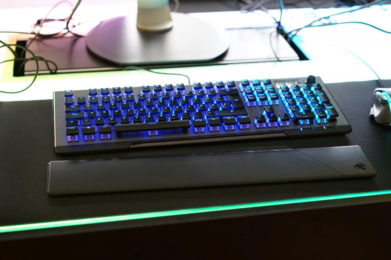 [08/06/2018] Roccat Vulcan Aimo: High-End-Tastaturen mit hauseigenen Schaltern ab 130 Euro (7)