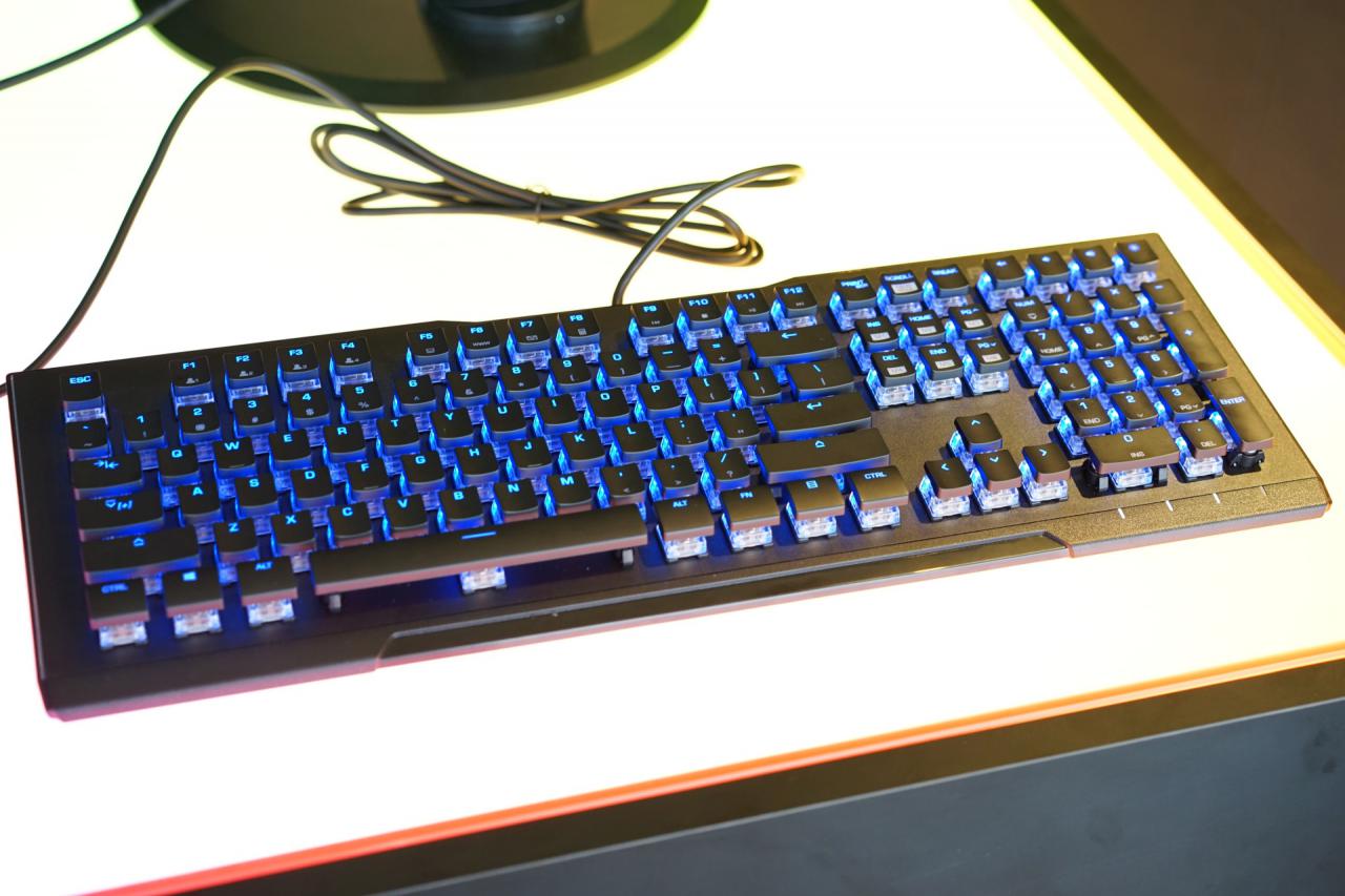 [08/06/2018] Roccat Vulcan Aimo: High-End-Tastaturen mit hauseigenen Schaltern ab 130 Euro (8)