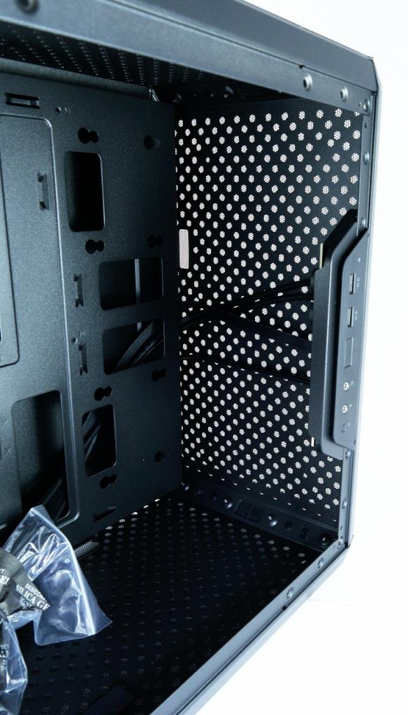 [31/07/2018] Cooler Master Masterbox Q300L/Q300P (19)