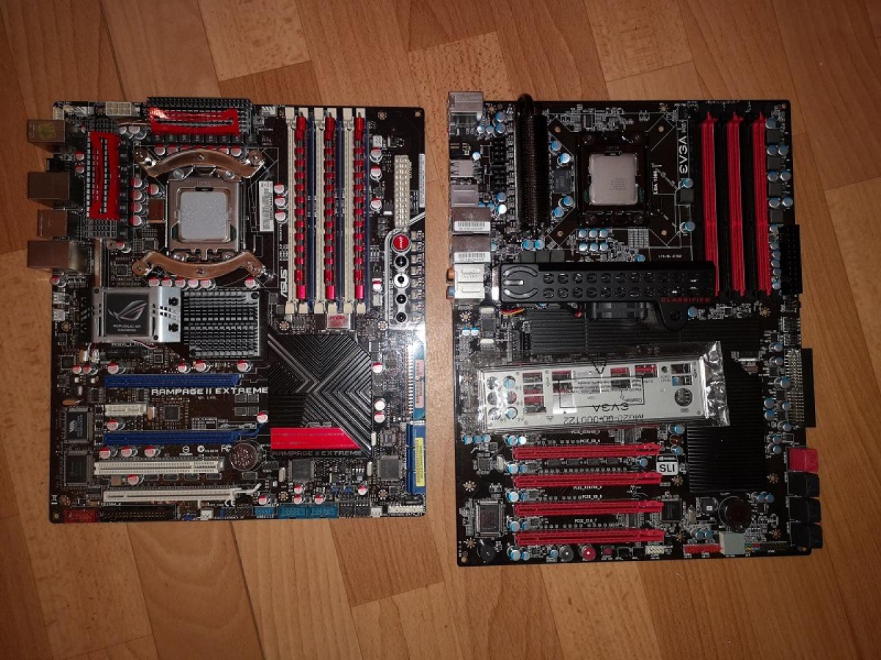 [08/08/2018] Update vom 12.08.2018: EVGA X58 Classified 4-Way SLI mit Originalkühler neben Asus Rampage II Extreme von maxpower1984