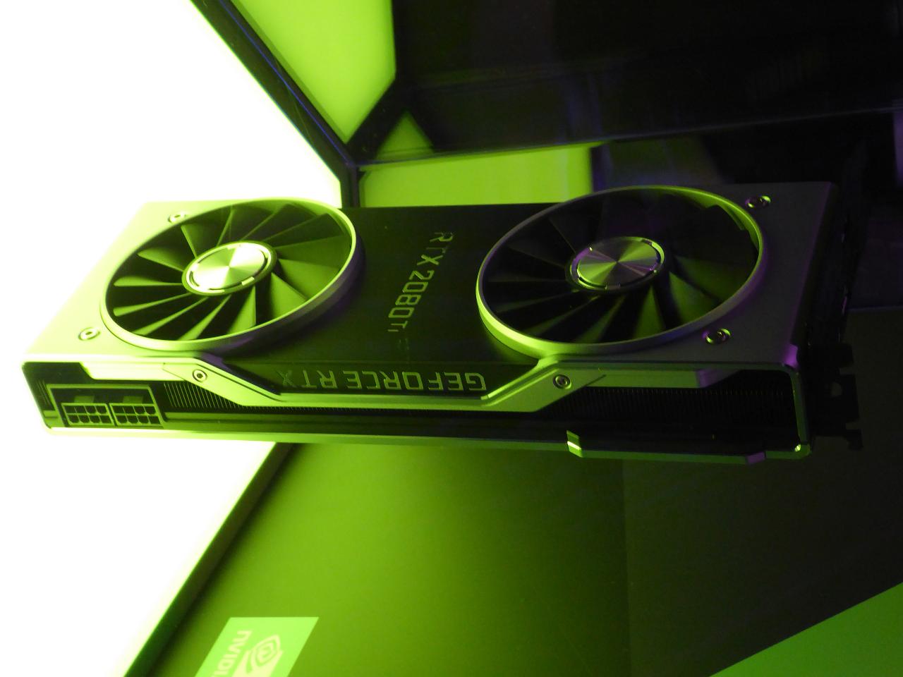 [22/08/2018] Nvidia Geforce RTX 2080 (Ti) in Aktion: Lüftergeräusch, Design und Leistung mit AI-Kantenglättung (5)