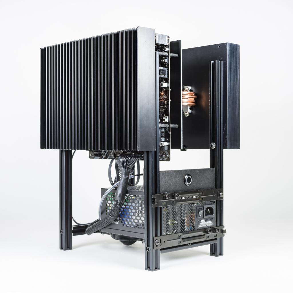 [16/10/2018] Fanlesstech zeigt neues Projekt: Komplett passivgekühlter Rechner mit 65-Watt-CPU und Workstation-Grafikkarte (1)