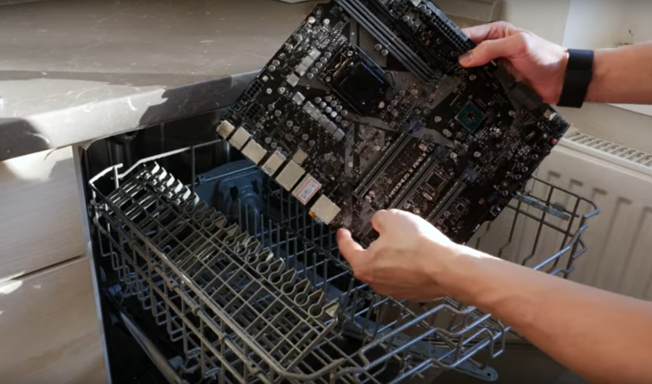 [15/10/2018] Hardware im Geschirrspüler: der8auer erklärt Reinigung nach Extrem-OC