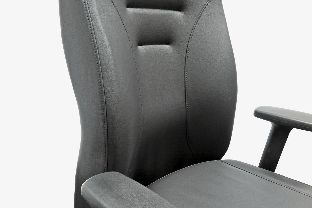 [21/11/2018] Kaufen Sie keine zu kleine oder zu große Sitzgelegenheit zum Arbeiten am Rechner. Nicht nur wegen der Bequemlichkeit, sondern auch aus ergonomischen Gründen!