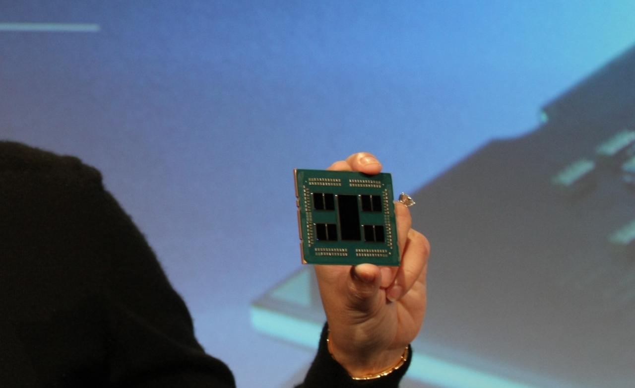 Zen 2: AMD zeigt Epyc mit 9 Dies - ca. 1.000 mm² Silizium (8)
