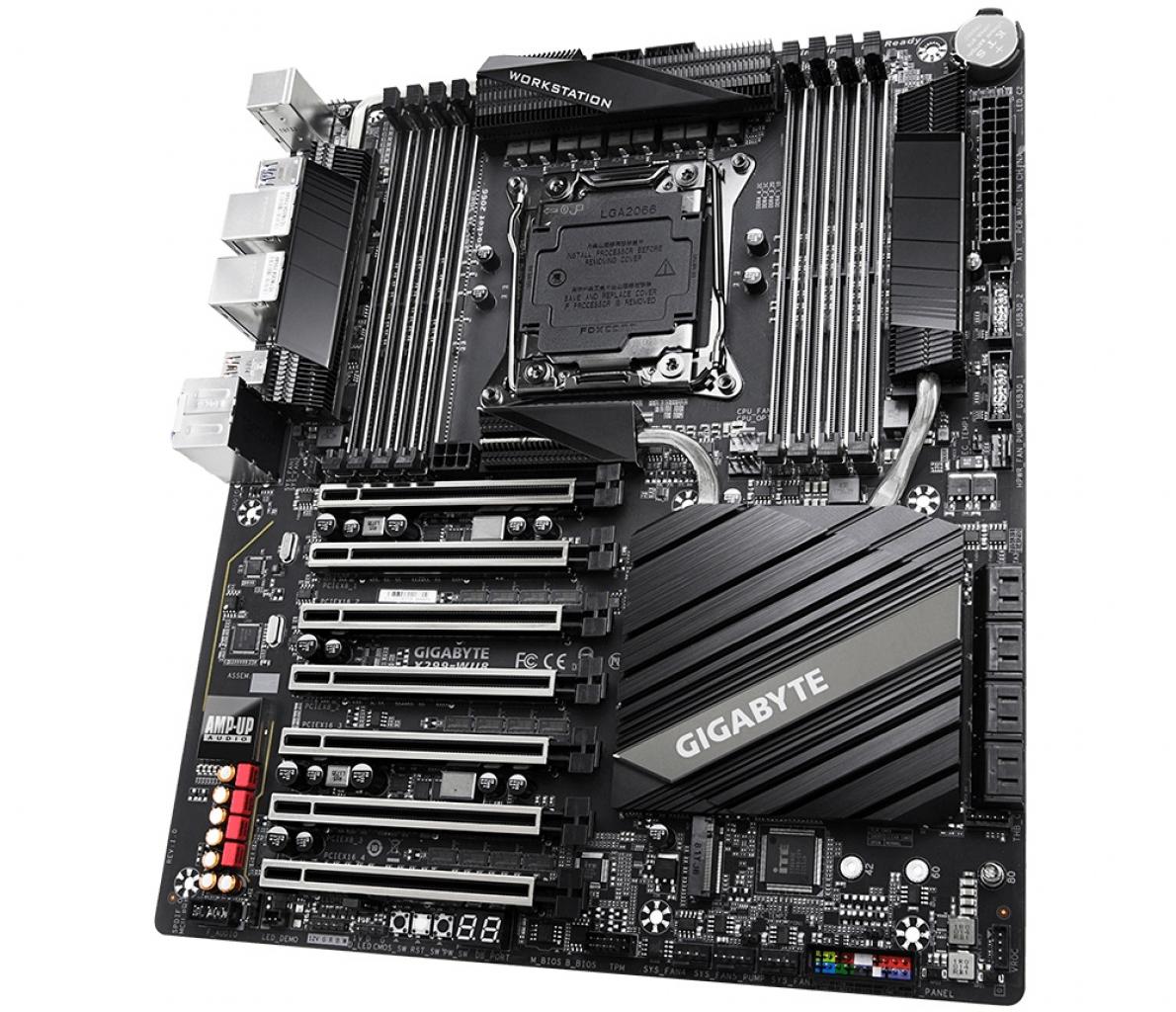 [02/11/2018] Gigabyte X299-WU8: Zwei PLX-Switches für 4 × 16 PCI-Express-3.0-Lanes (3)