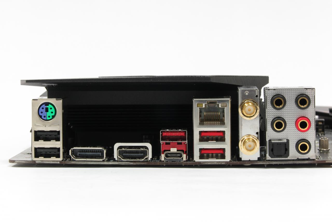 [05/11/2018] MSI MPG Z390 Gaming Edge AC: I/O