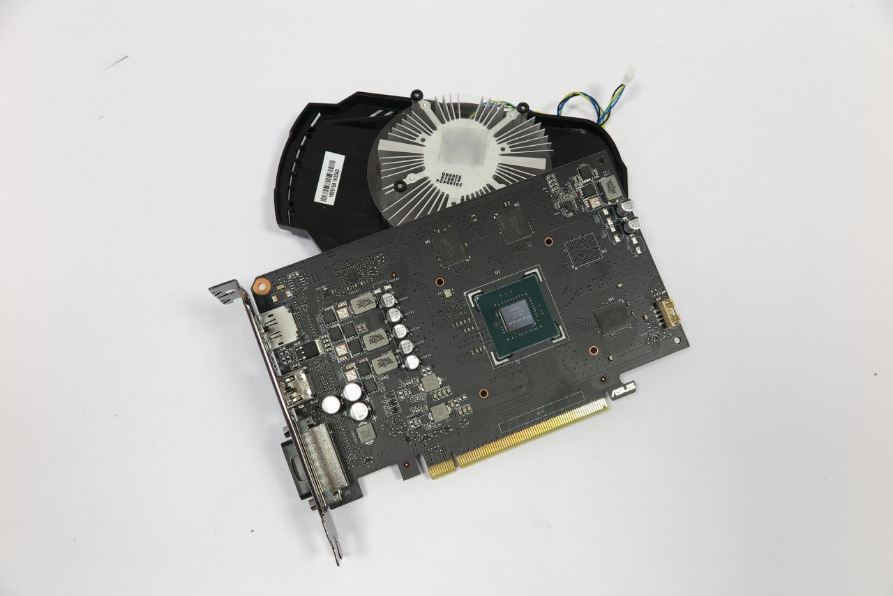 [19/12/2018] Mai: Eine weitere Gurke? Mitnichten. Die Geforce GTX 1050 3GB entpuppt sich im PCGH-Test als ausgewogenes Produkt für Sparfüchse, allein der Sinn fehlt angesichts der kaum teureren Geforce GTX 1050 Ti (4 GiByte).