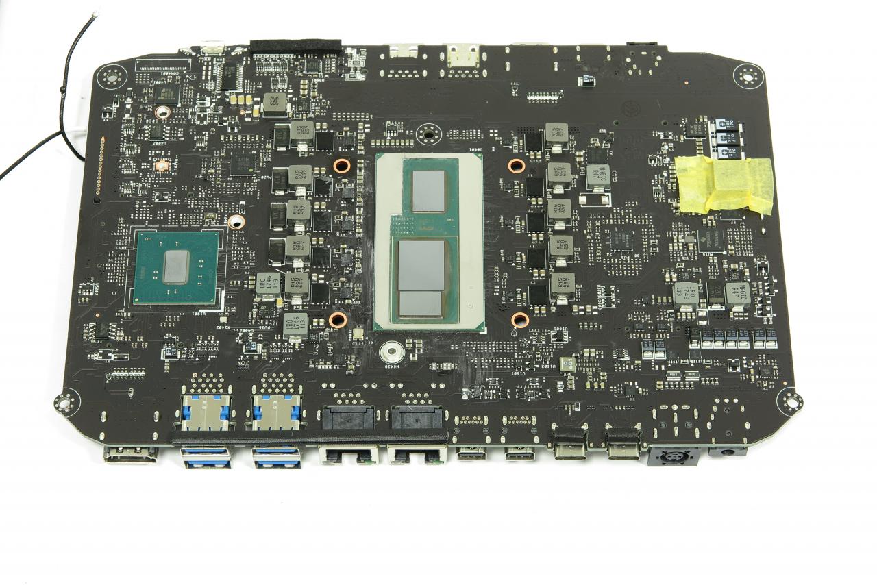[20/12/2018] April #2: Mit der Radeon RX Vega M erscheint das wohl außergewöhnlichste Siliziumprodukt des Jahres. Eine AMD-Grafikeinheit direkt neben einem Intel-Prozessor - das gab es noch nie. Und das wird es wohl auch in Zukunft nicht mehr geben, denn Intel hat mit seiner relativ jungen Core and Visual Computing Group Großes vor - ohne AMD.