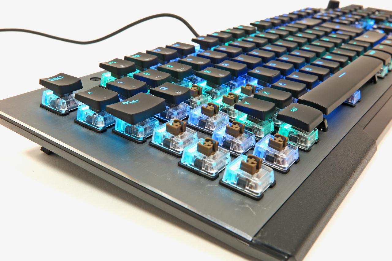 [13/12/2018] Roccat Vulcan 120 AIMO im Test: Ist Roccats neues Tastaturflaggschiff mit Titan-Tastern ein optimaler Spielpartner? (9)