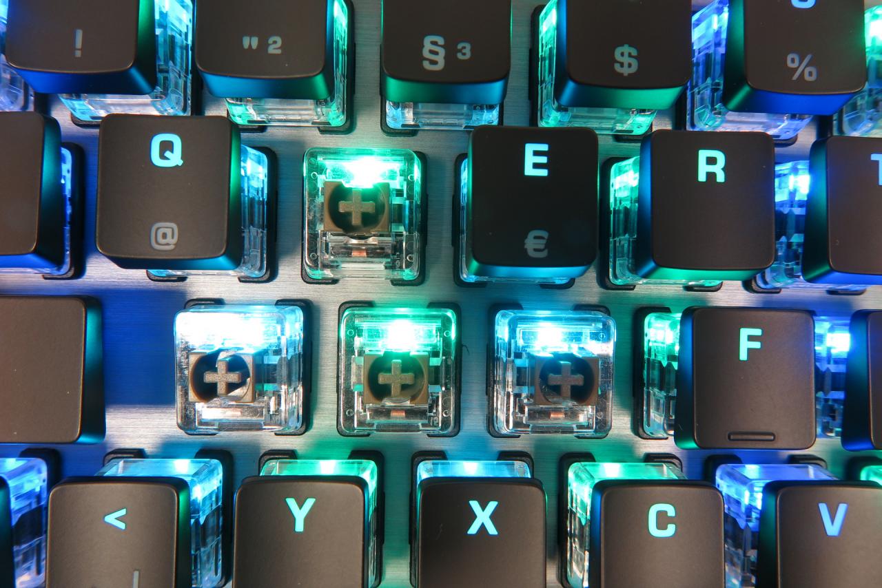 Roccat Vulcan 120 AIMO im Test: Ist Roccats neues Tastaturflaggschiff mit Titan-Tastern ein optimaler Spielpartner? (16)