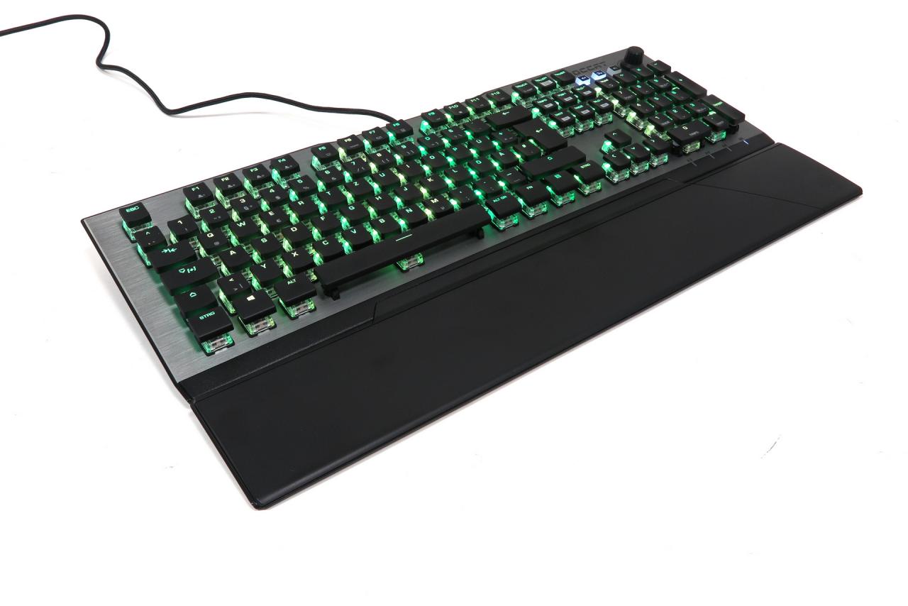 [13/12/2018] Roccat Vulcan 120 AIMO im Test: Ist Roccats neues Tastaturflaggschiff mit Titan-Tastern ein optimaler Spielpartner? (3)