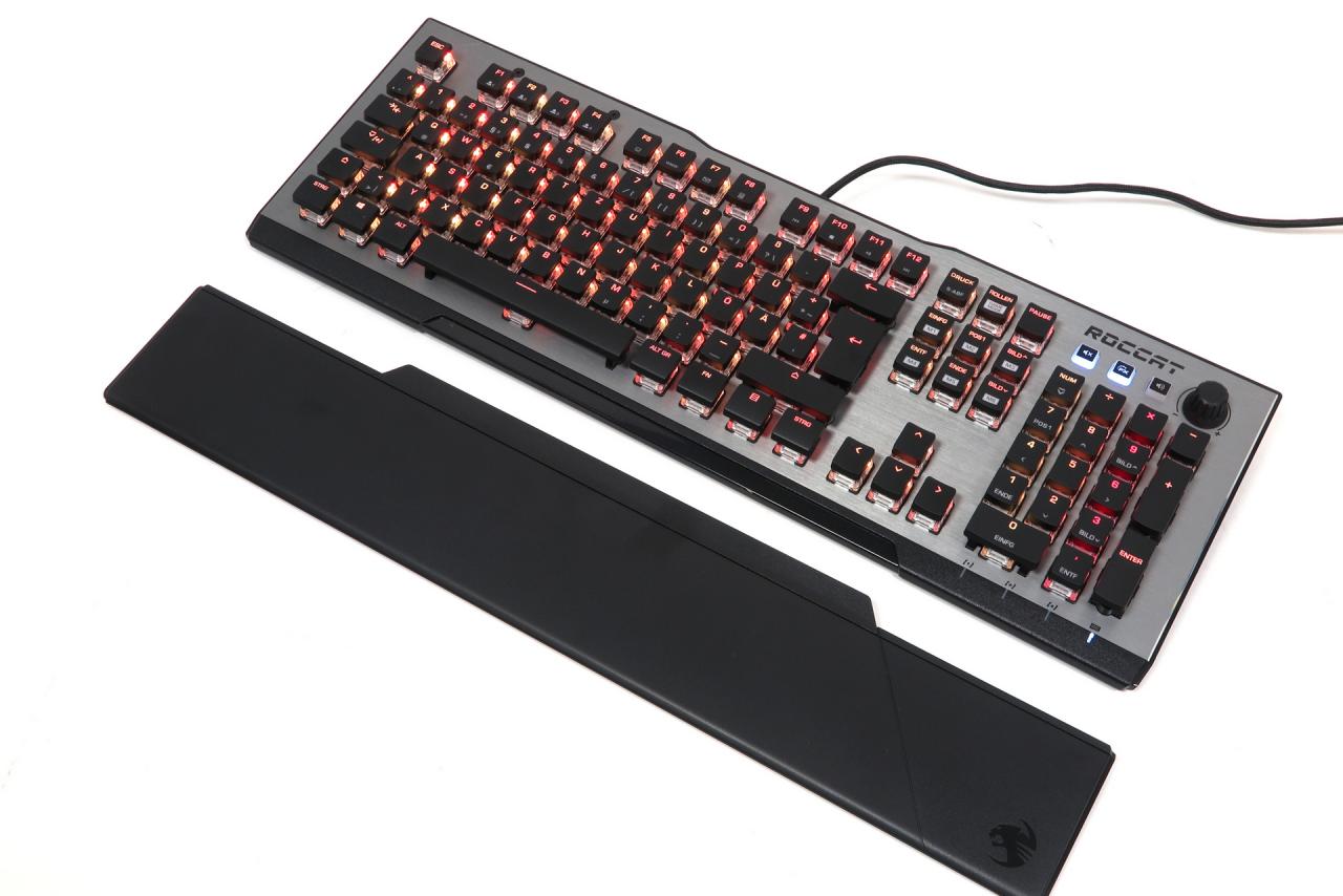 [13/12/2018] Roccat Vulcan 120 AIMO im Test: Ist Roccats neues Tastaturflaggschiff mit Titan-Tastern ein optimaler Spielpartner? (10)