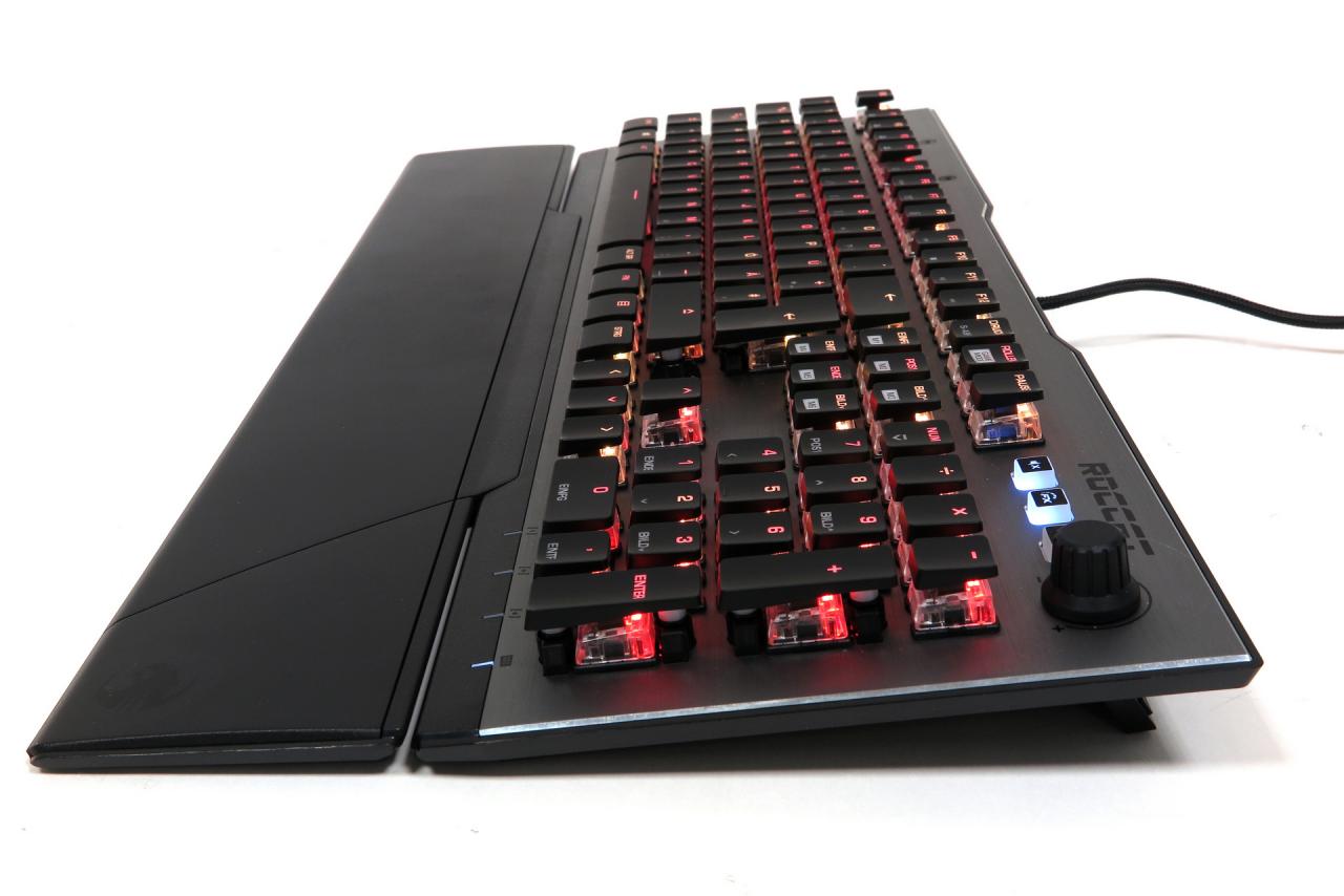 [13/12/2018] Roccat Vulcan 120 AIMO im Test: Ist Roccats neues Tastaturflaggschiff mit Titan-Tastern ein optimaler Spielpartner? (13)